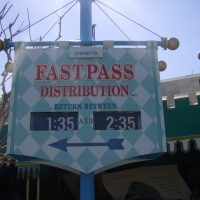 avoid long lines at Disney