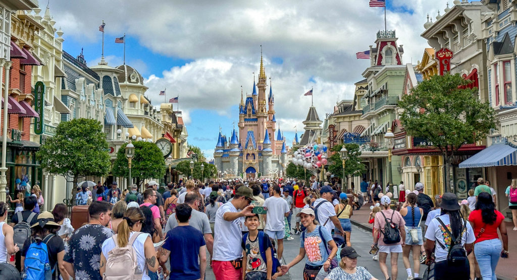 PHOTOS: Large Crowds Swarm Disney World for Presidents Day Post Image