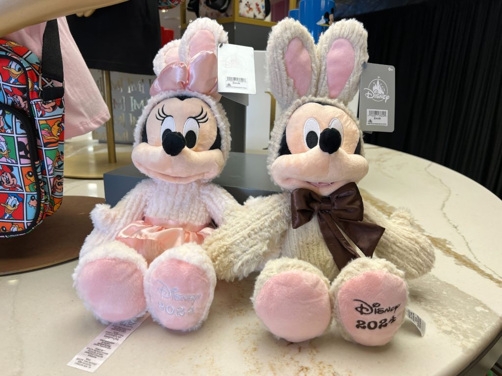 Grand Cottage &amp; Egg Displays Return to Disney World This Easter! Post Image