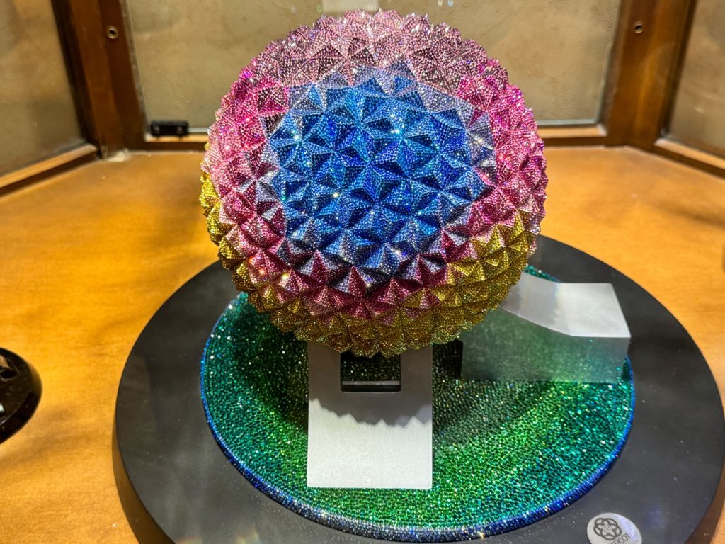 Beautiful Crystal Spaceship Earth at Kunstarbeit in Kristall in Epcot Post Image