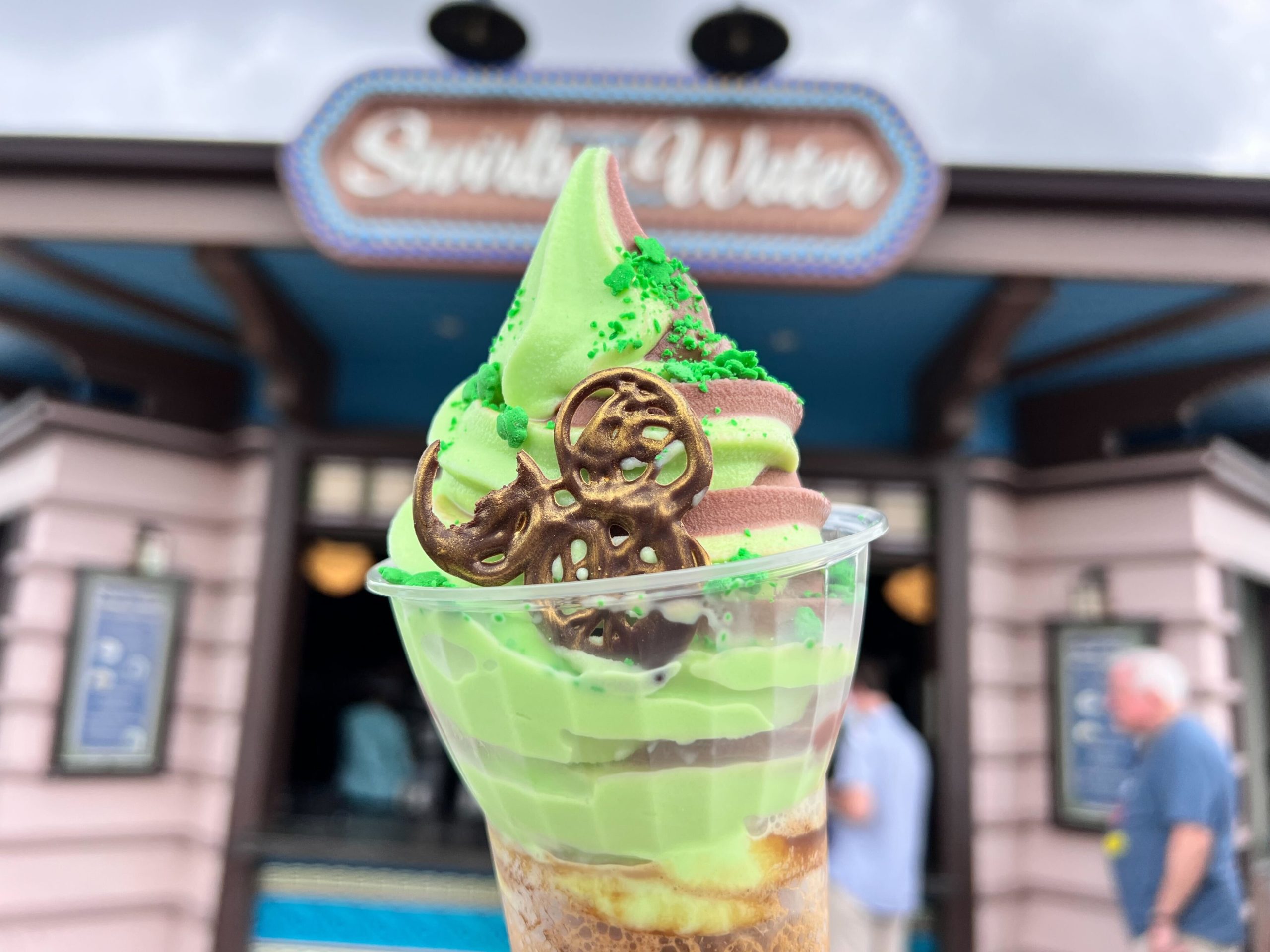 The Madame Leota Cupcake in Magic Kingdom is to Die For! Post Image