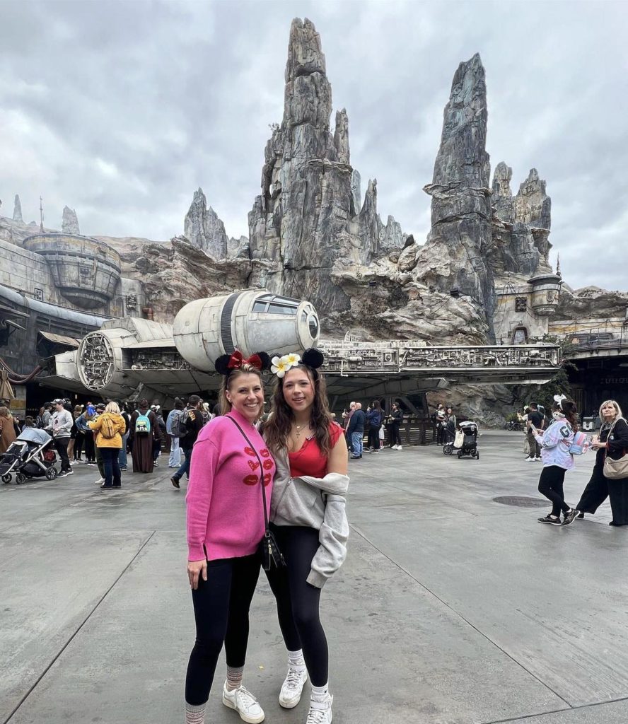 Jodie Sweetin and Daughter Got the Special Treatment at Disneyland Thanks to John Stamos Post Image