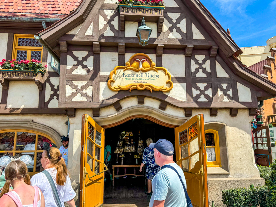 This is Possibly the Best Caramel Apple We’ve Ever Seen in Disney World! Post Image