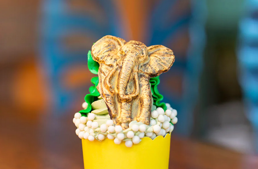 New WALL-E Cake Tastes as Good as It Looks in Disney Springs! Post Image