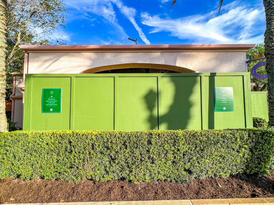 PHOTOS: Mardi Grogs Pool Bar Reopens in Disney World! Post Image