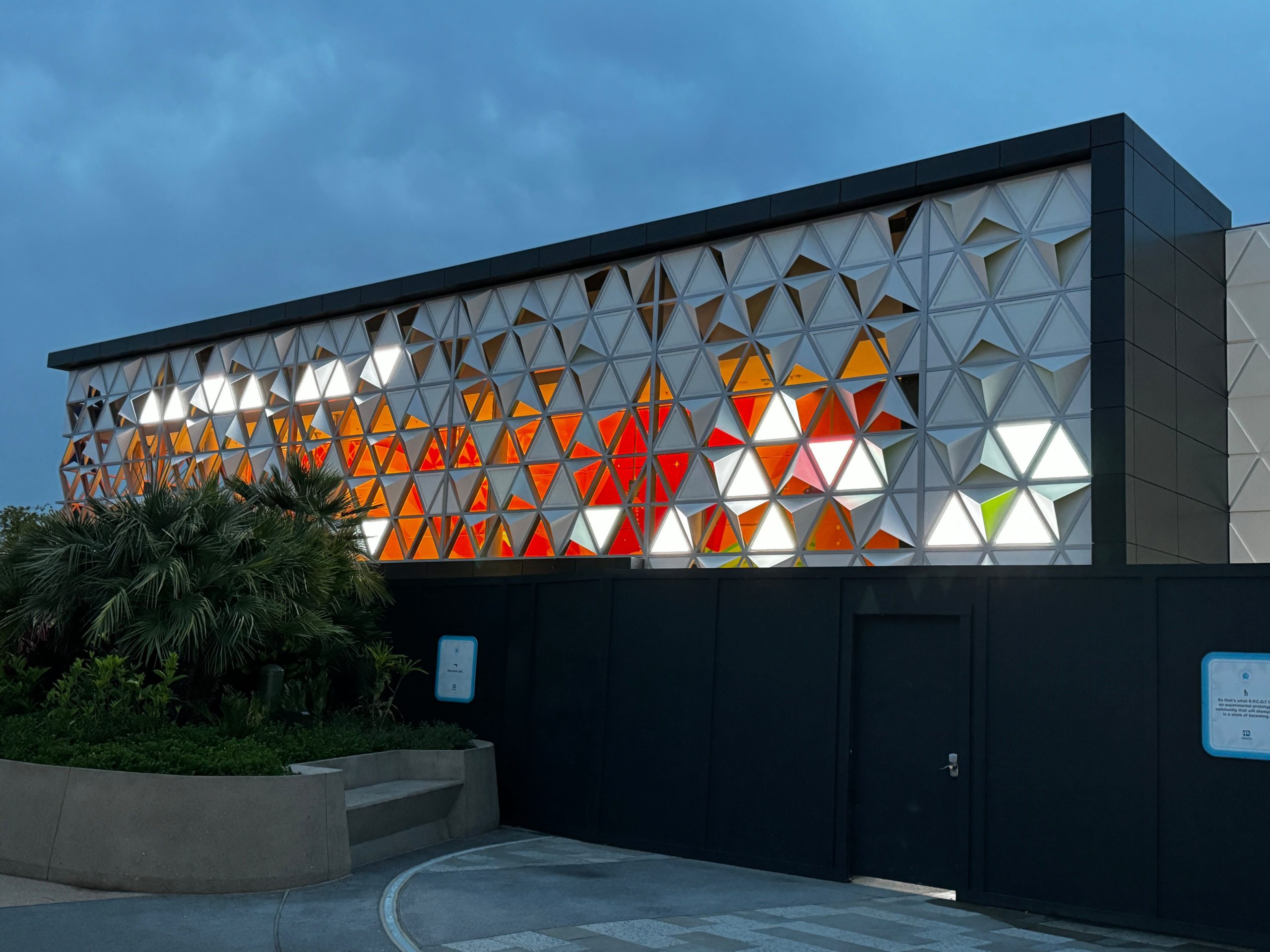 Light Trusses Added to CommuniCore Hall in EPCOT Post Image