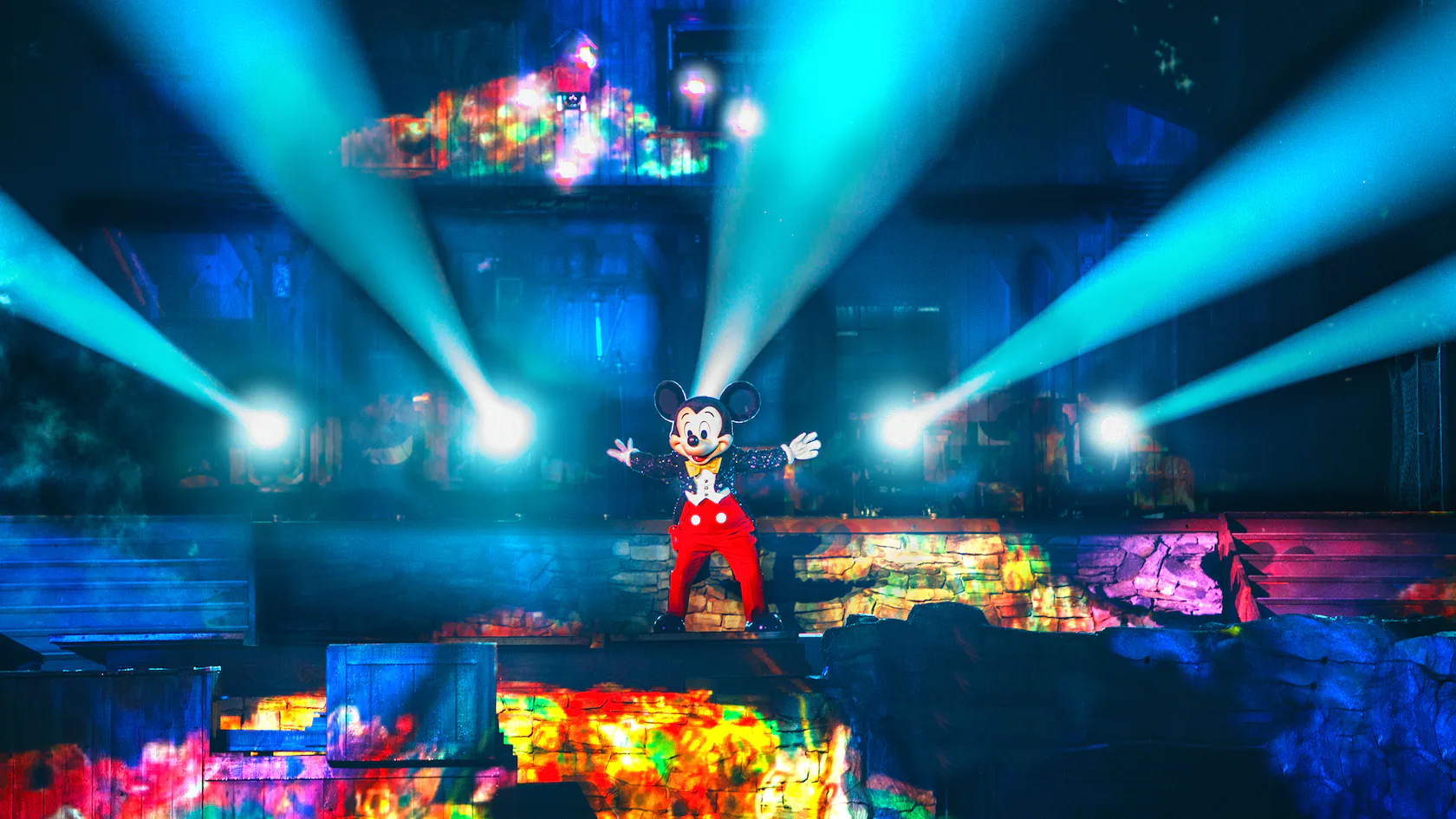 Fantasmic! Dining Packages Are Available NOW in Disneyland Post Image