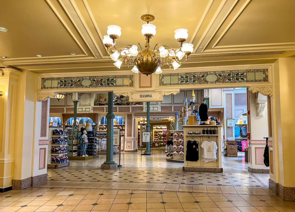 Keep It Simple With This New Walt Disney World Pullover Post Image