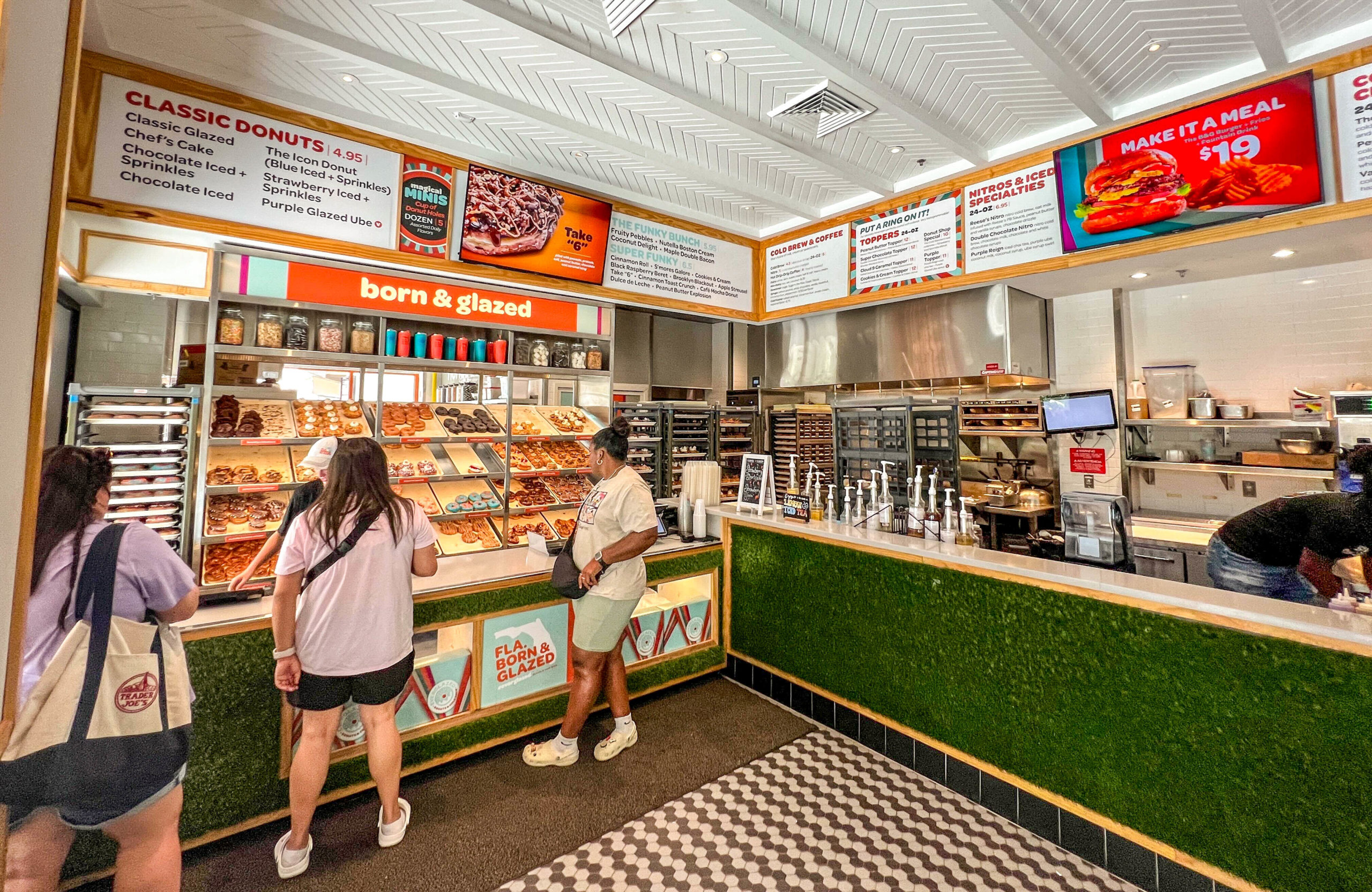 Cool Off With Everglazed’s New Strawberry Treats in Disney Springs Post Image