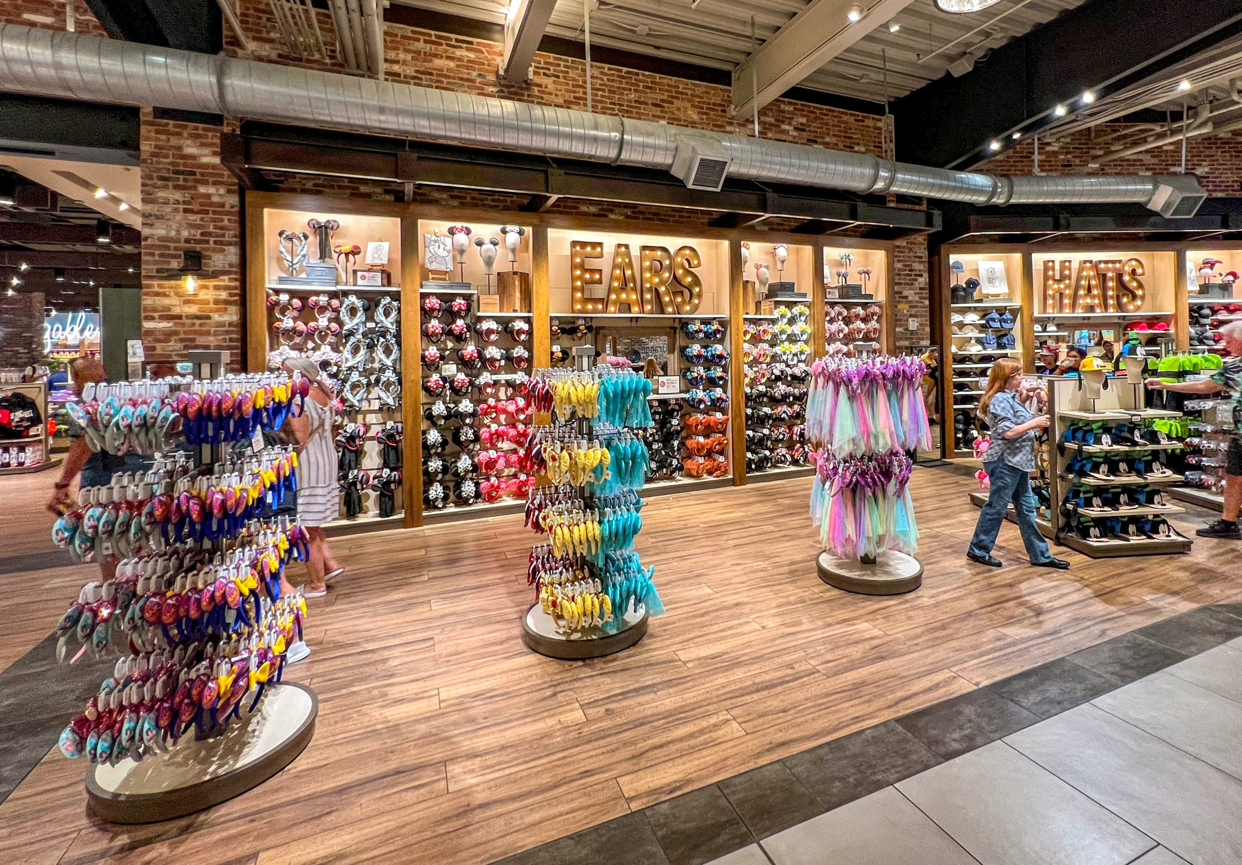 The Popular Create Your Own Headbands Return SOON to Disneyland! Post Image