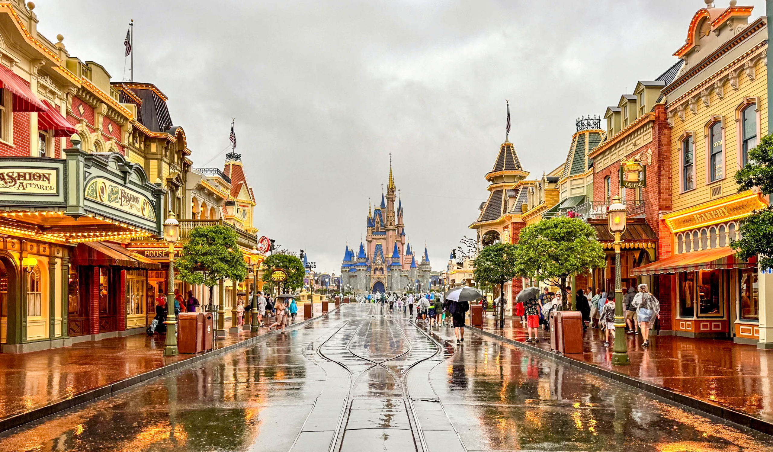 Orlando Airport Grounds Incoming Flights Due to Storms Post Image