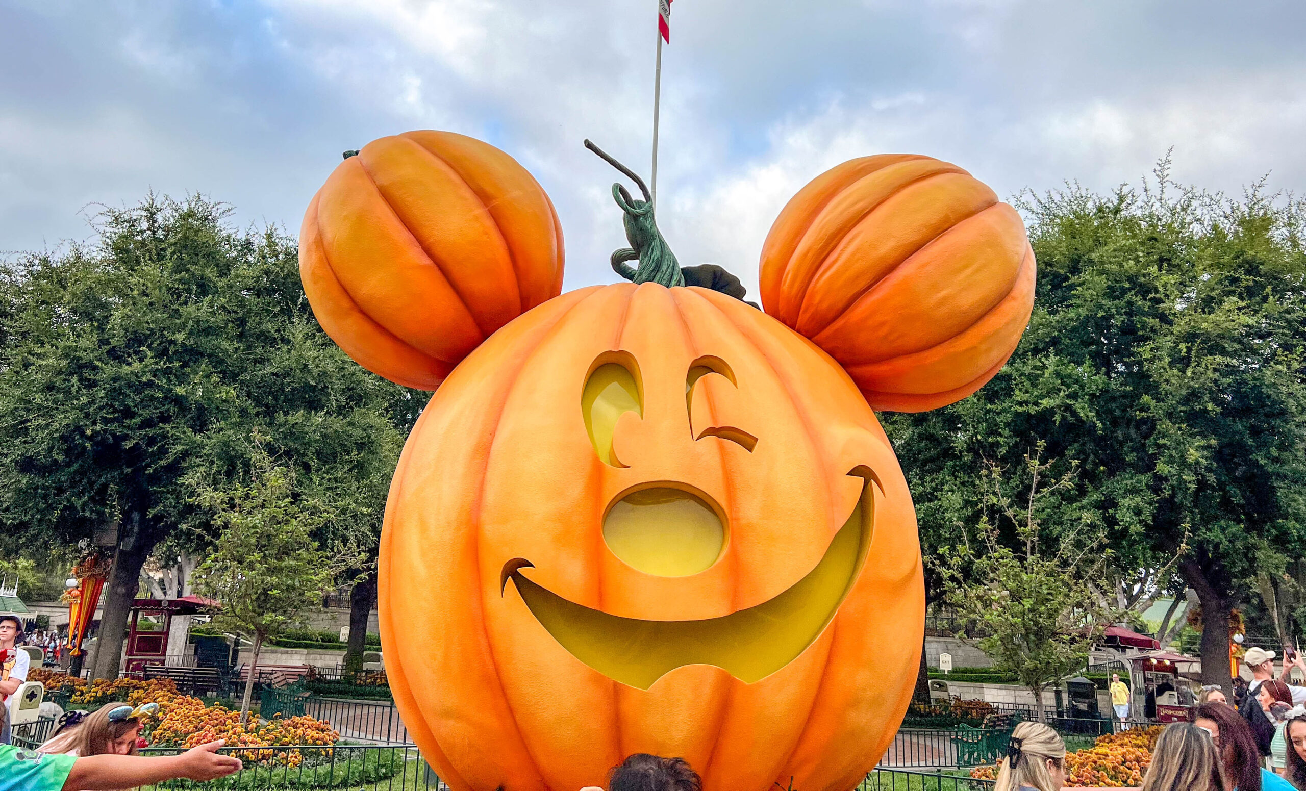 PHOTOS: Halloween Time Has Arrived at the Disneyland Resort! Post Image