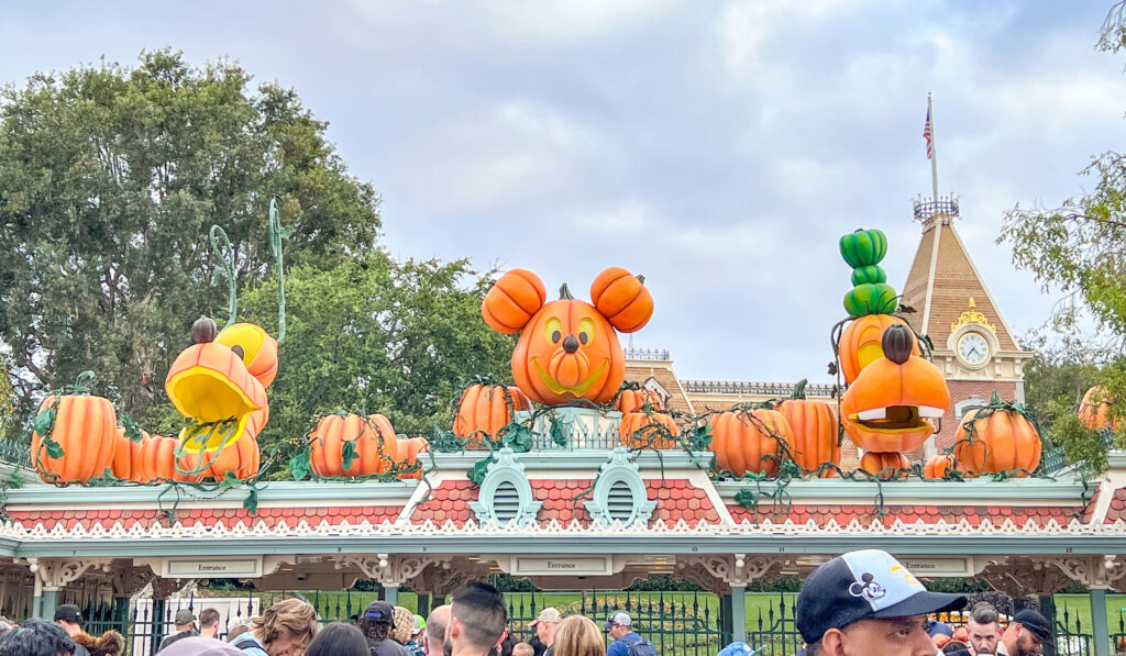 Jack Skellington Meet &amp; Greet is BACK for Spooky Season at Disneyland Resort! Post Image