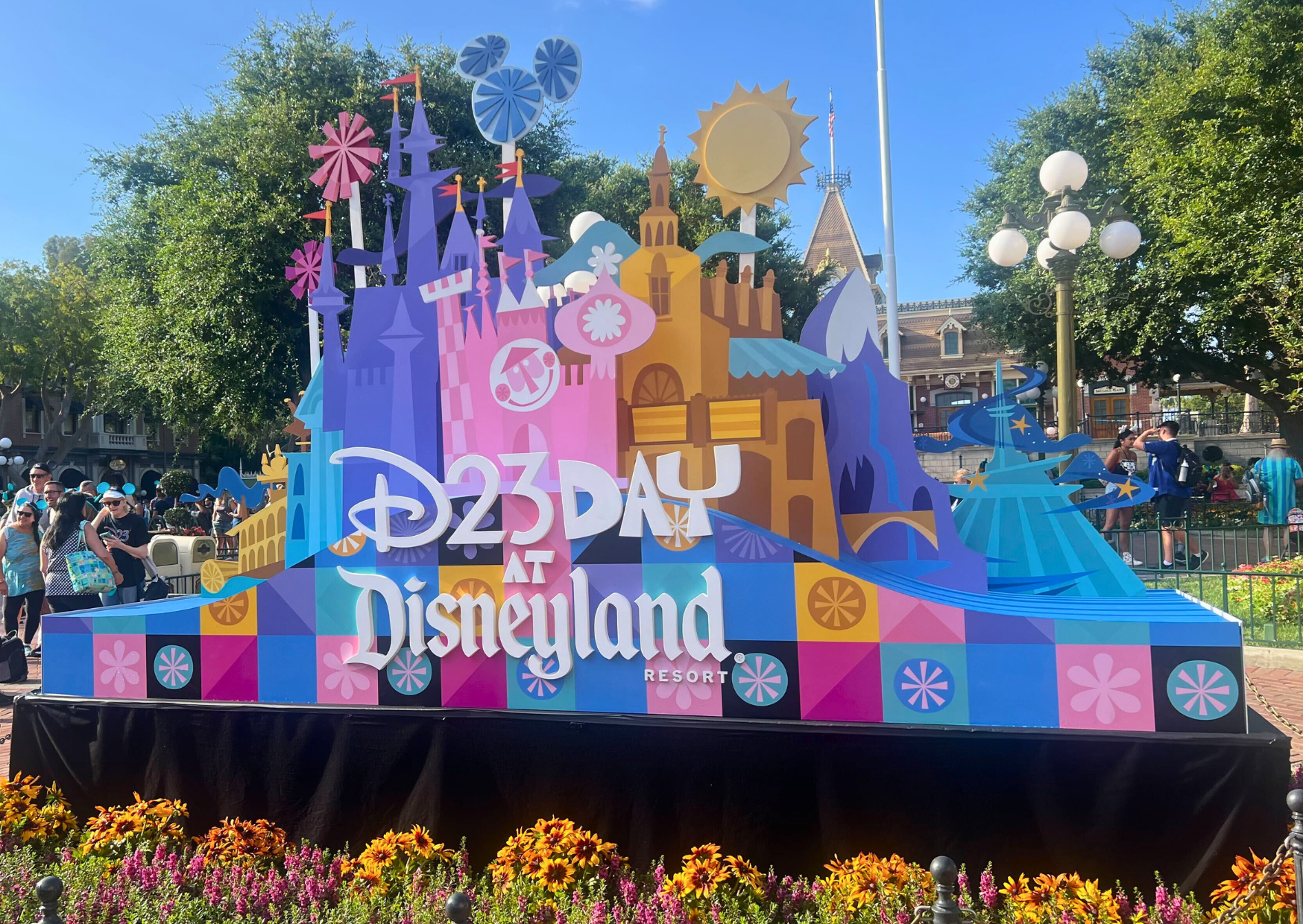 Disney Legend Tony Baxter and Legend-to-Be Mark Henn Say HELLO to MickeyBlog! Post Image