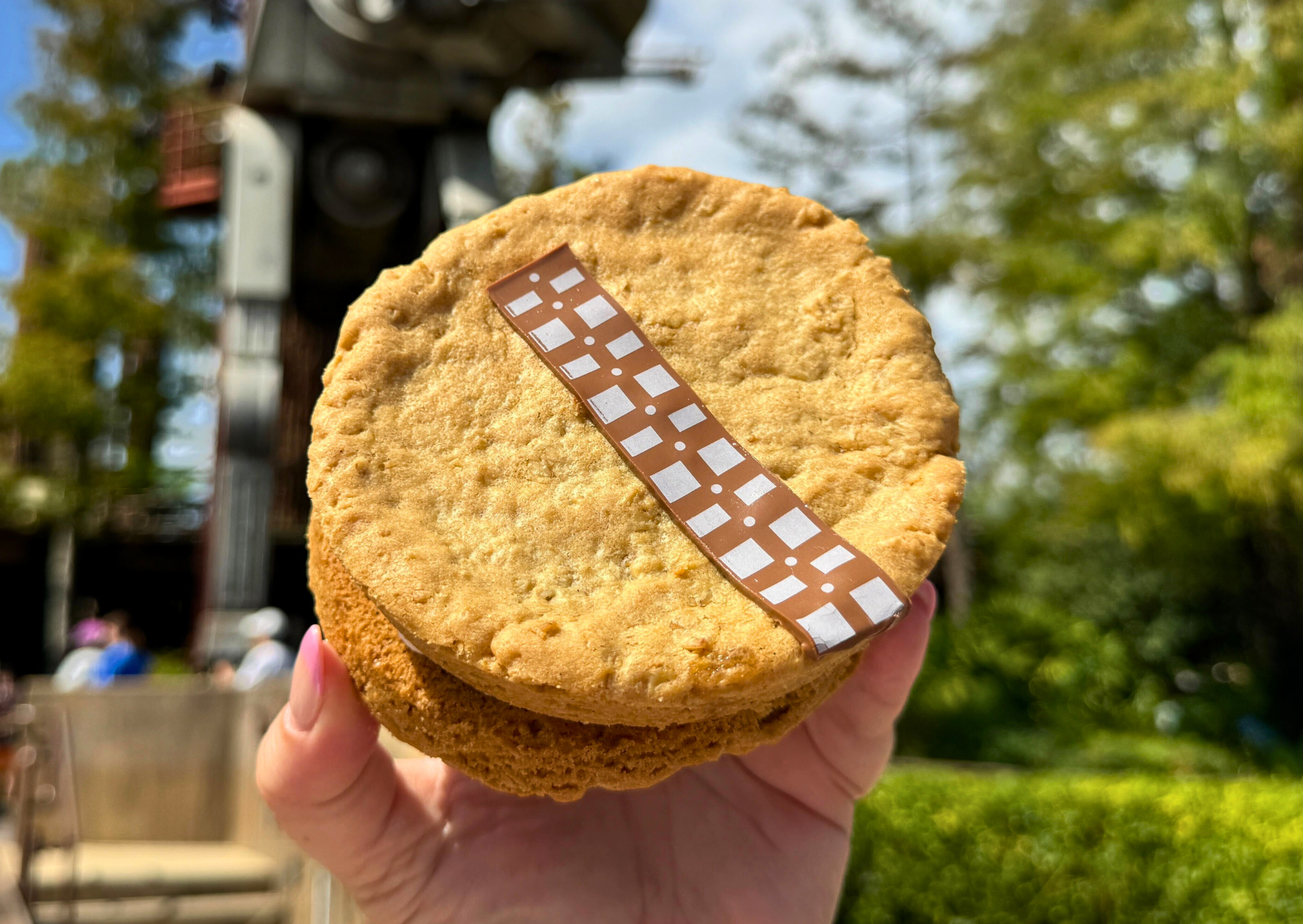 ICONIC DISNEY SNACKS: Mickey Beignets at Scat Cat’s Club – Café Post Image