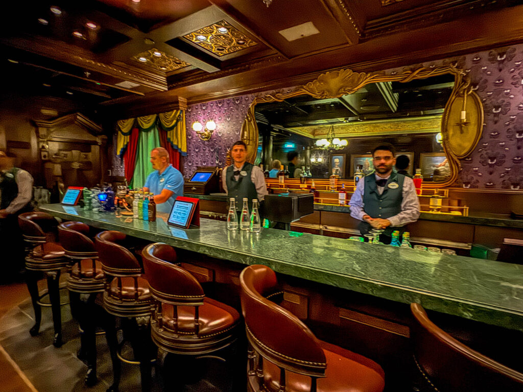 PHOTOS: The Rose Provides Guests With a Lavish Lounge Aboard the Disney Treasure Post Image