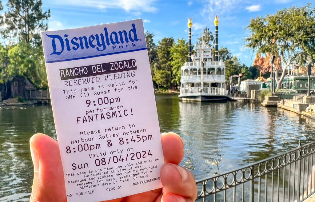 Disneyland Announces a NEW Fantasmic! Dining Package Post Image