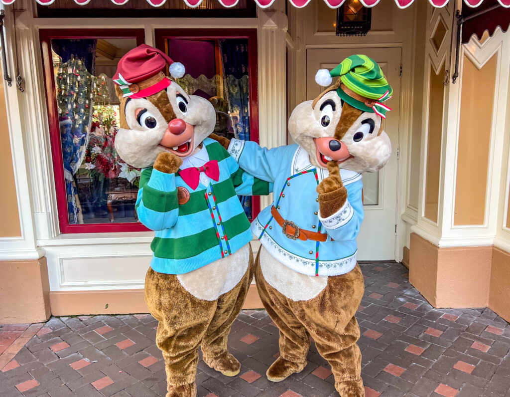 Deadpool’s Special Holiday Story Time Begins Today in Disneyland! Post Image