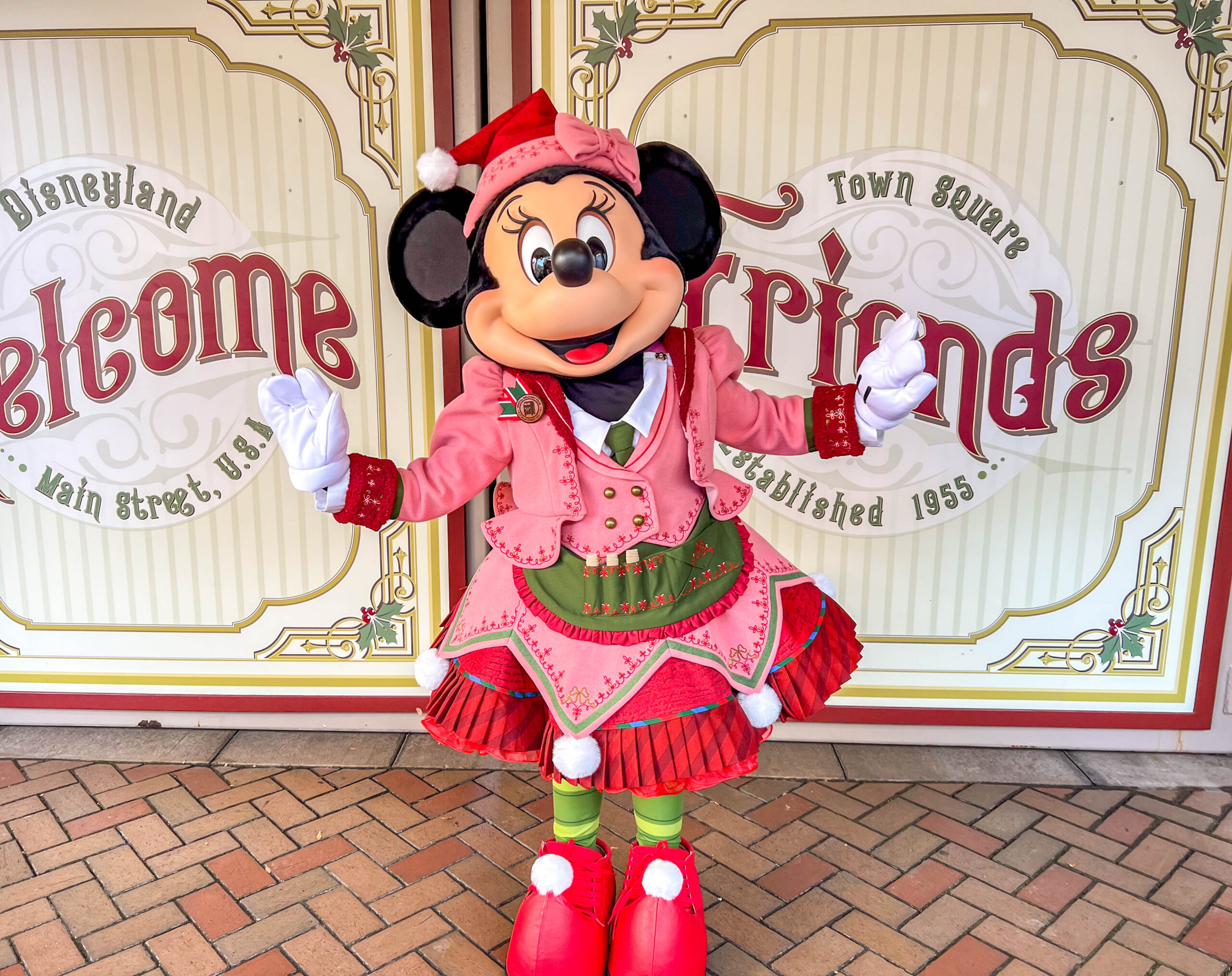 Here’s How You Can Get Trader Sam’s Holiday Rum Barrel Mug at the Disneyland Resort! Post Image