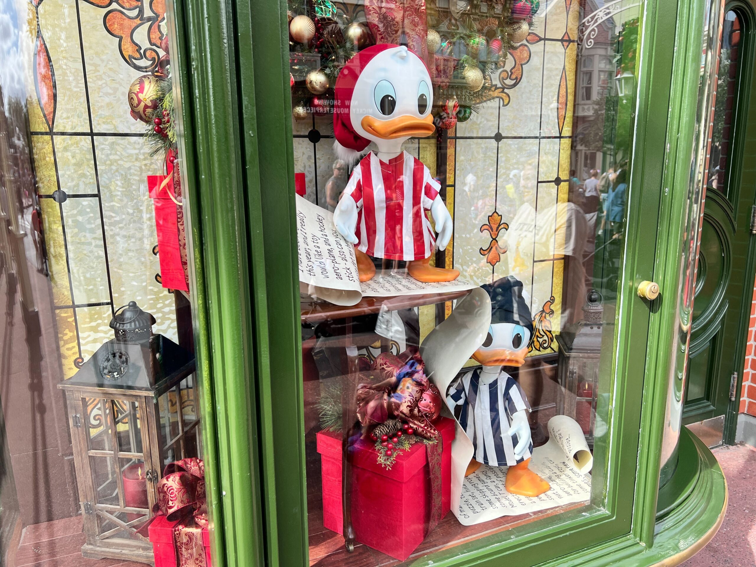 PHOTOS: The Holiday Season Is Coming to Life in Disney Springs! Post Image