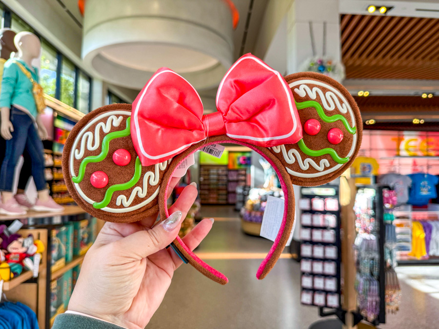 PHOTOS: More Booths and Decor Arrive for the 2024 EPCOT International Festival of the Holidays! Post Image