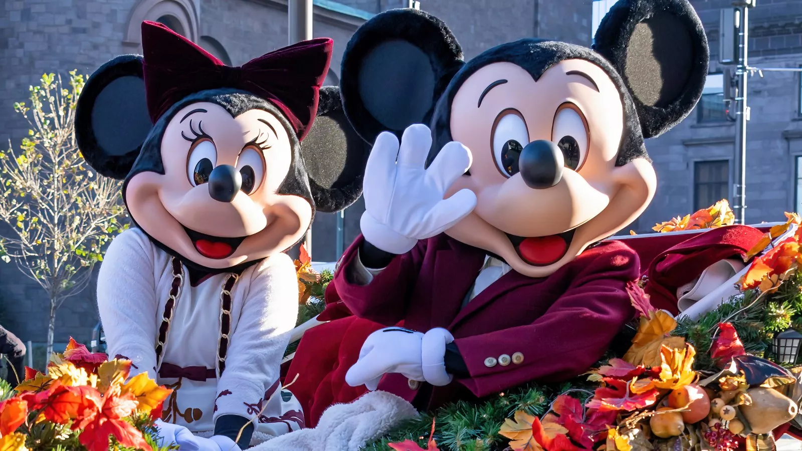 Three Disney Parks Gift Guides Perfect for Disney Fans! Post Image