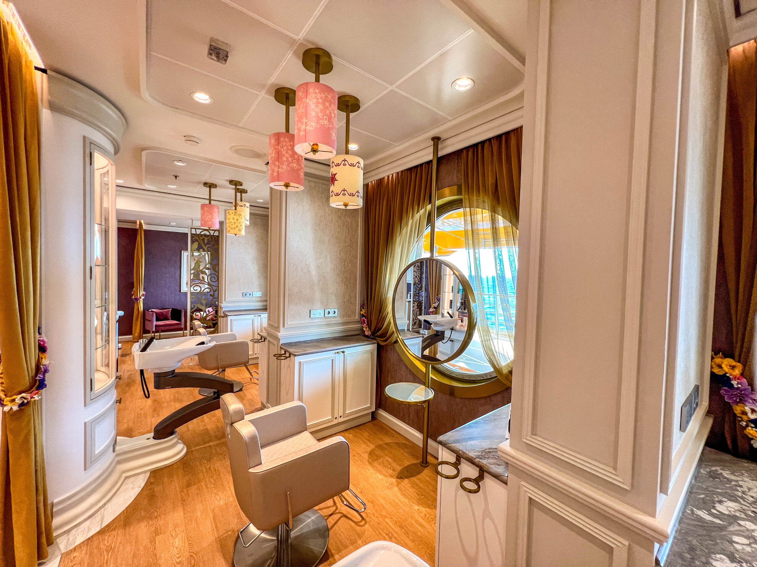 Here’s Your Peek at Wheezy’s Freezies and Currents Bar on the Disney Treasure! Post Image