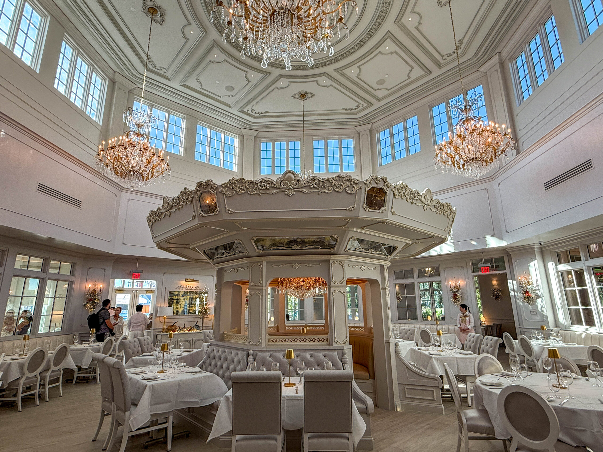 MickeyBlog Review: Did We Love the Roses of Gold Tea at Cake Bake Shop? Post Image