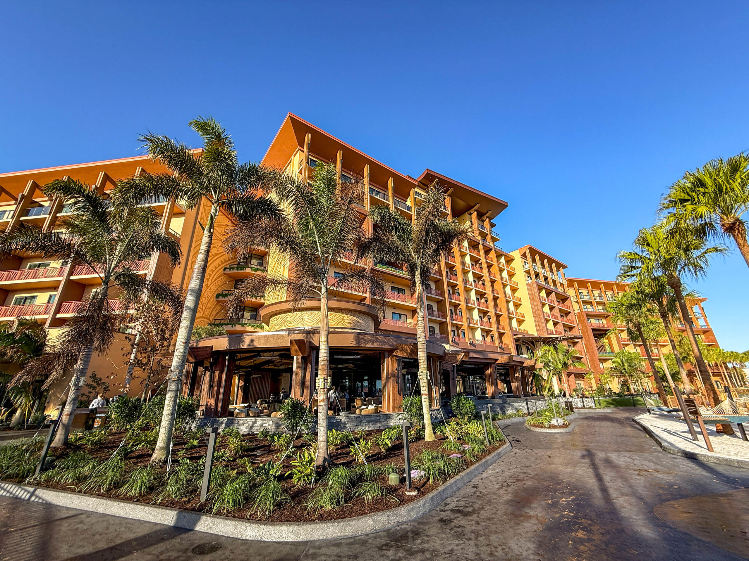 PHOTOS: Deluxe Studio With Theme Park View at Disney’s Polynesian Village Resort’s NEW Island Tower! Post Image