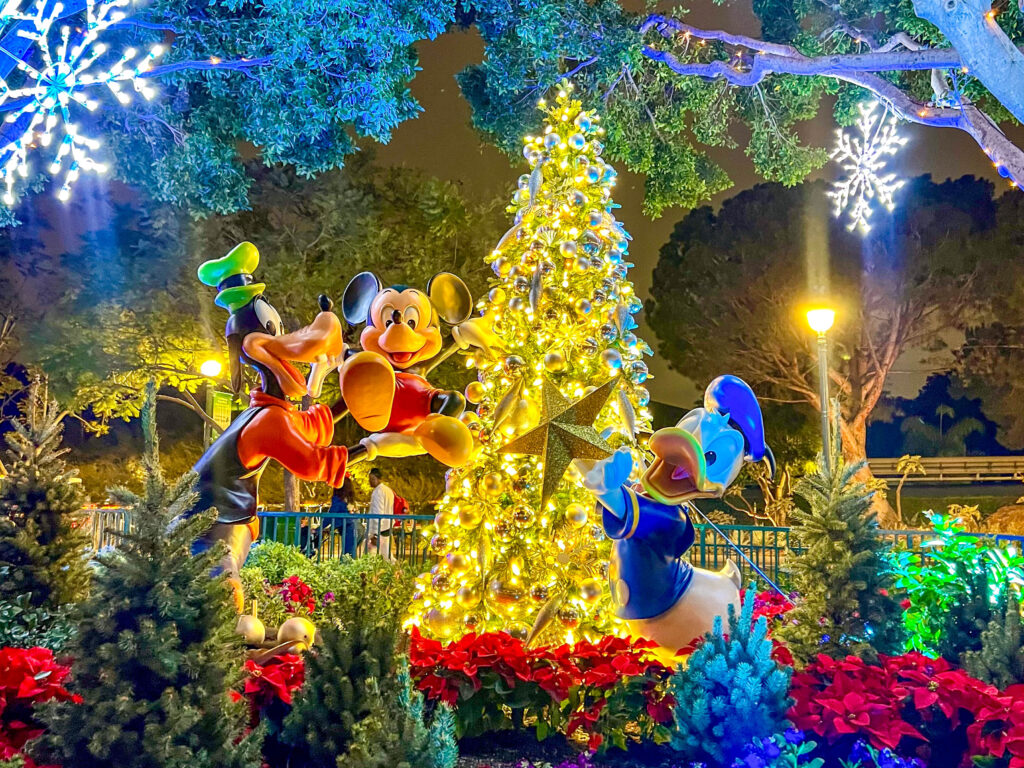 VIDEO: Watch Viva Navidad’s Final Performance of the Season in Disney California Adventure Post Image