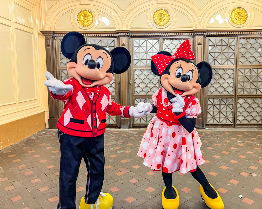 Magic Key Holders Get an Exclusive Souvenir at Disney California Adventure’s Anaheim Ducks Day! Post Image