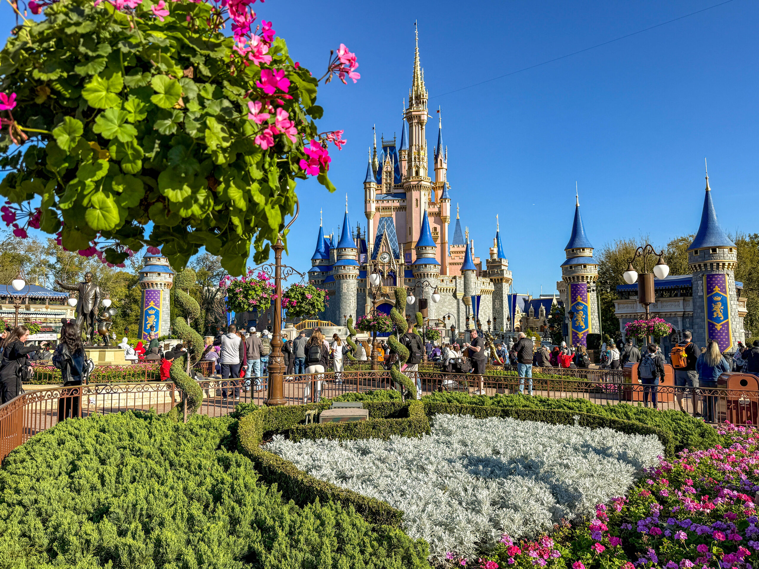 EVERYTHING You Need to Know About FuelRod Portable Chargers in Disney World! Post Image