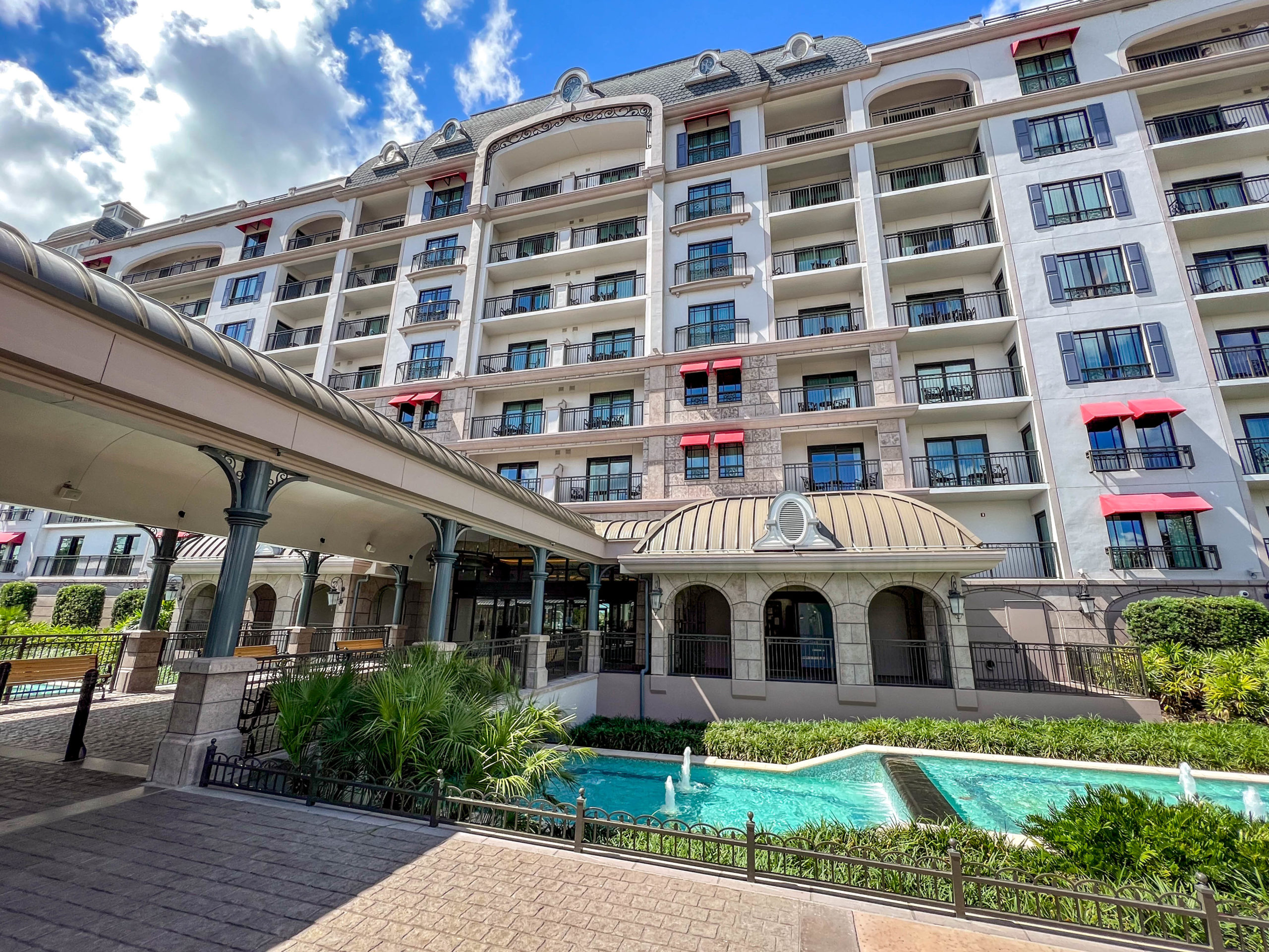 Room Tour: Standard Room at Disney’s Contemporary Resort Post Image