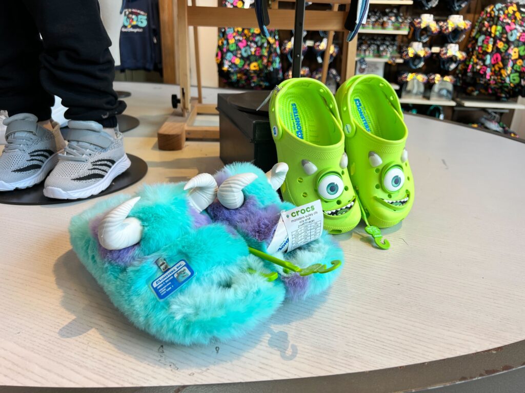 First Look at the NEW Brooks Running &amp; runDisney Collaboration at Disney World! Post Image