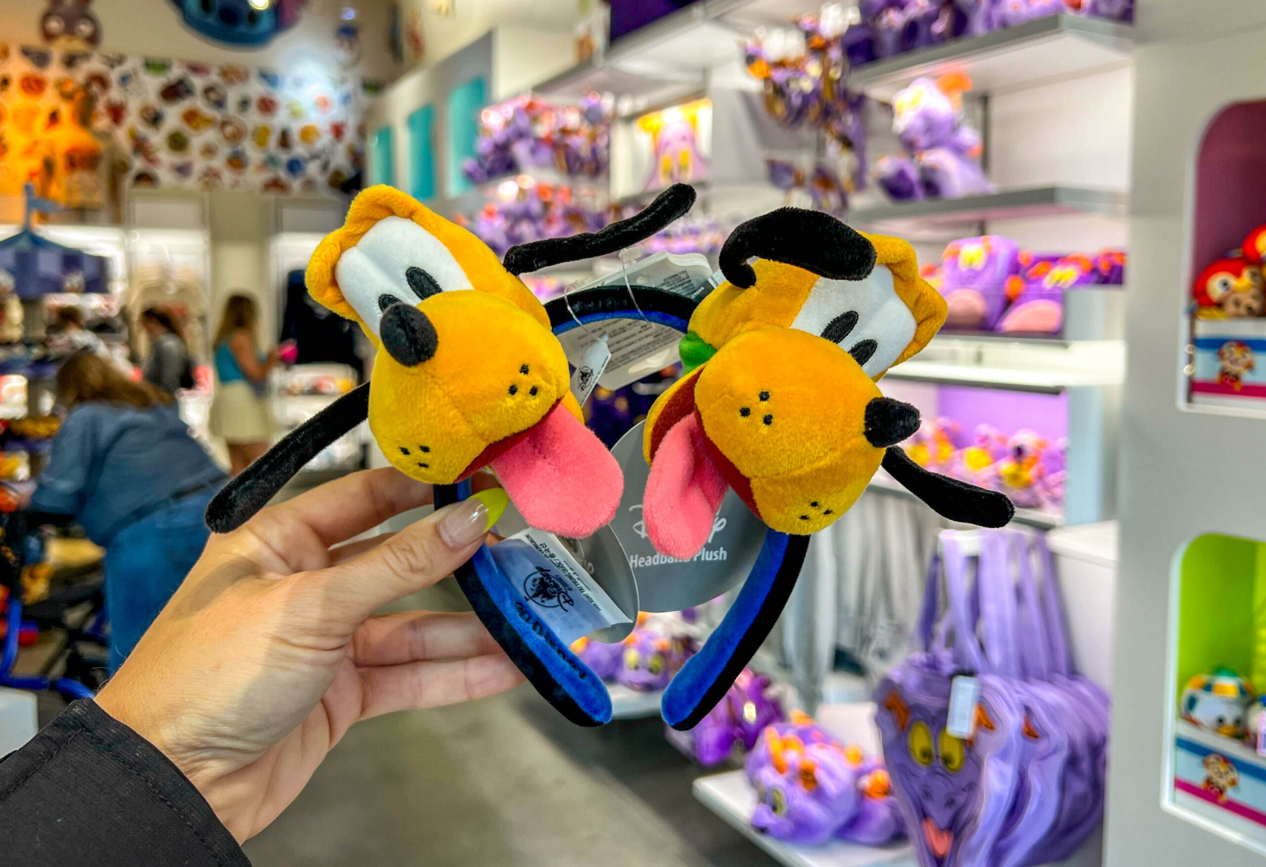 The ‘Star Wars’ Vera Bradley Collection Debuted in Disney Springs! Post Image