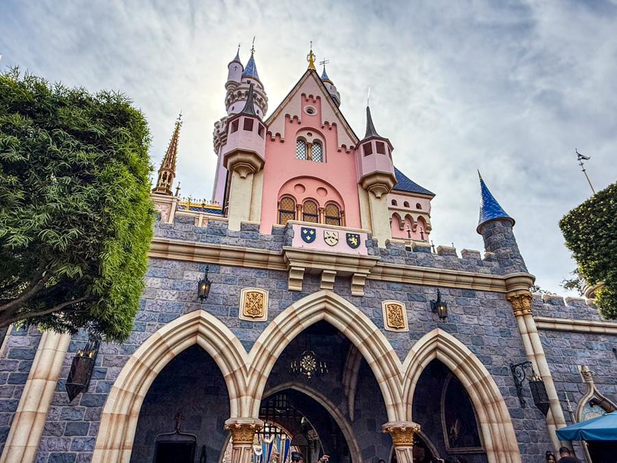 Disneyland Merchandise Roundup: A Vintage Marquee Collection, Hoth Gear, and More! Post Image