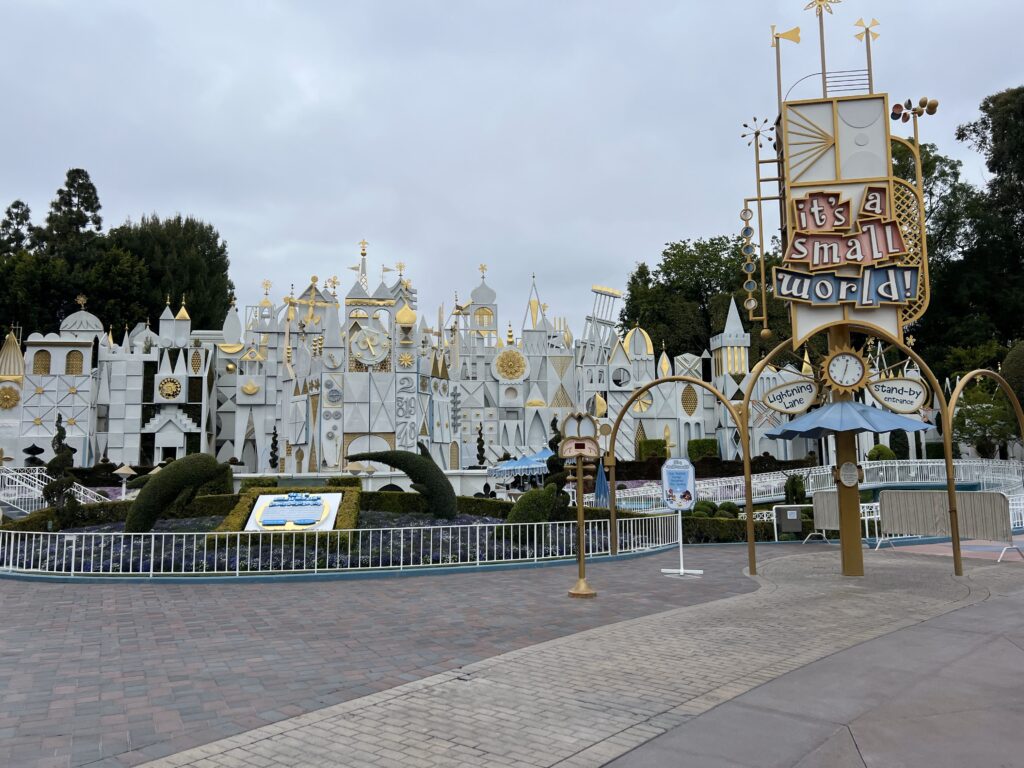 Construction Walls Now Up at Walt Disney’s Enchanted Tiki Room in Disneyland Park Post Image