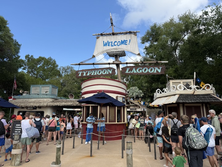 Come With Us to H2O Glow After Hours at Disney’s Typhoon Lagoon! Post Image