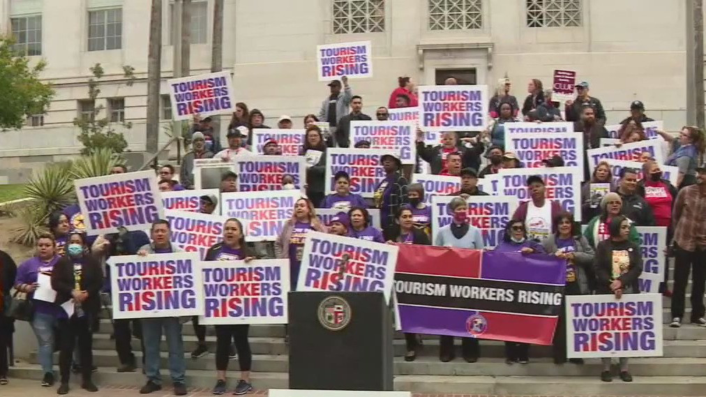 Los Angeles Passes $30 Minimum Wage; Will Disneyland Need to Follow Suit? Post Image