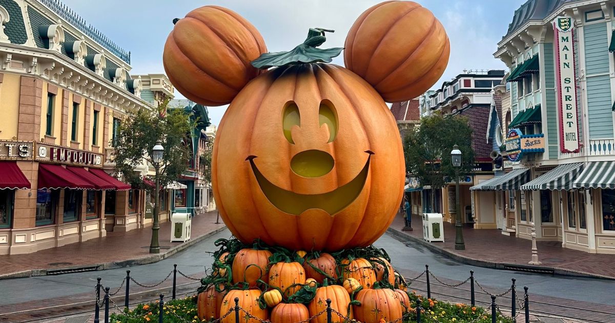 Full List of Halloween Characters Materializing at the Disneyland Resort! Post Image