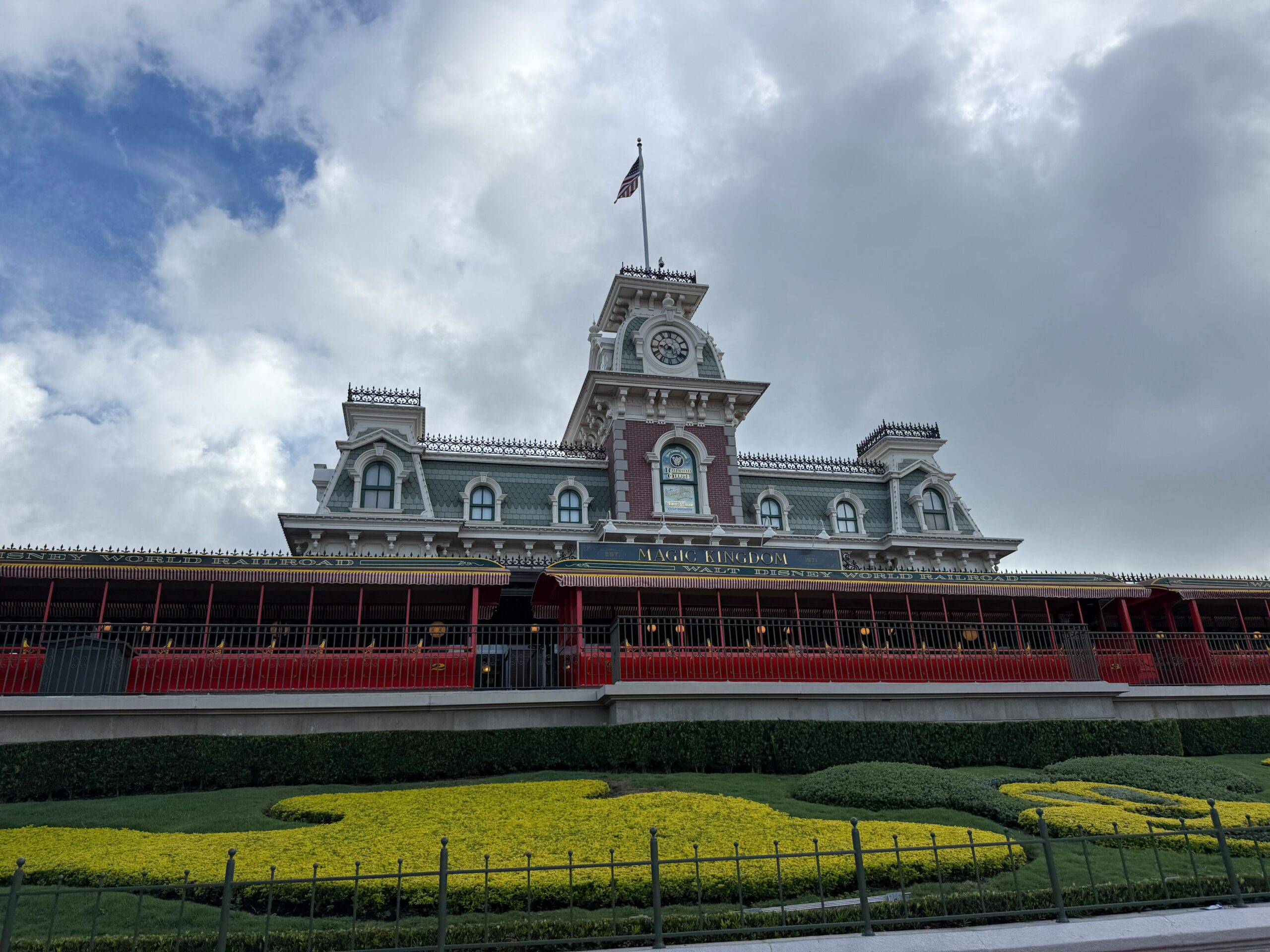 PHOTOS: Fall Arrives on Main Street at Magic Kingdom Post Image