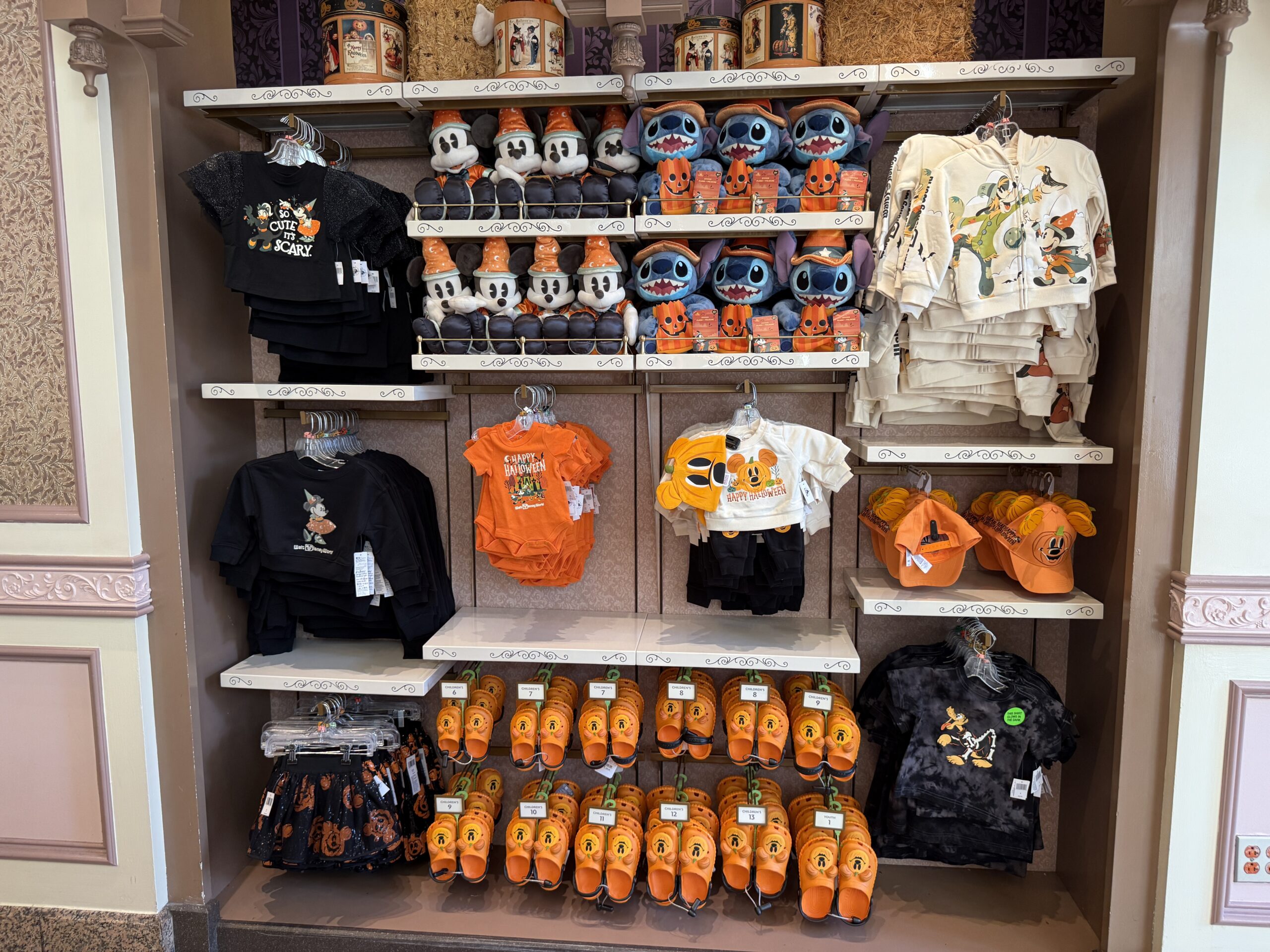 How To Get the New Spooktacular Disney World Halloween Tote Post Image