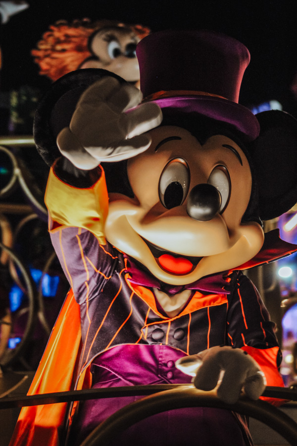 The Hocus Pocus Villain Spelltacular Frightens Again at Mickey’s Not-So-Scary Halloween Party! Post Image