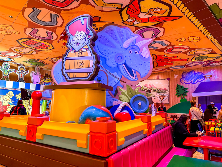 Pros and Cons of Popular Disney World Restaurants Post Image