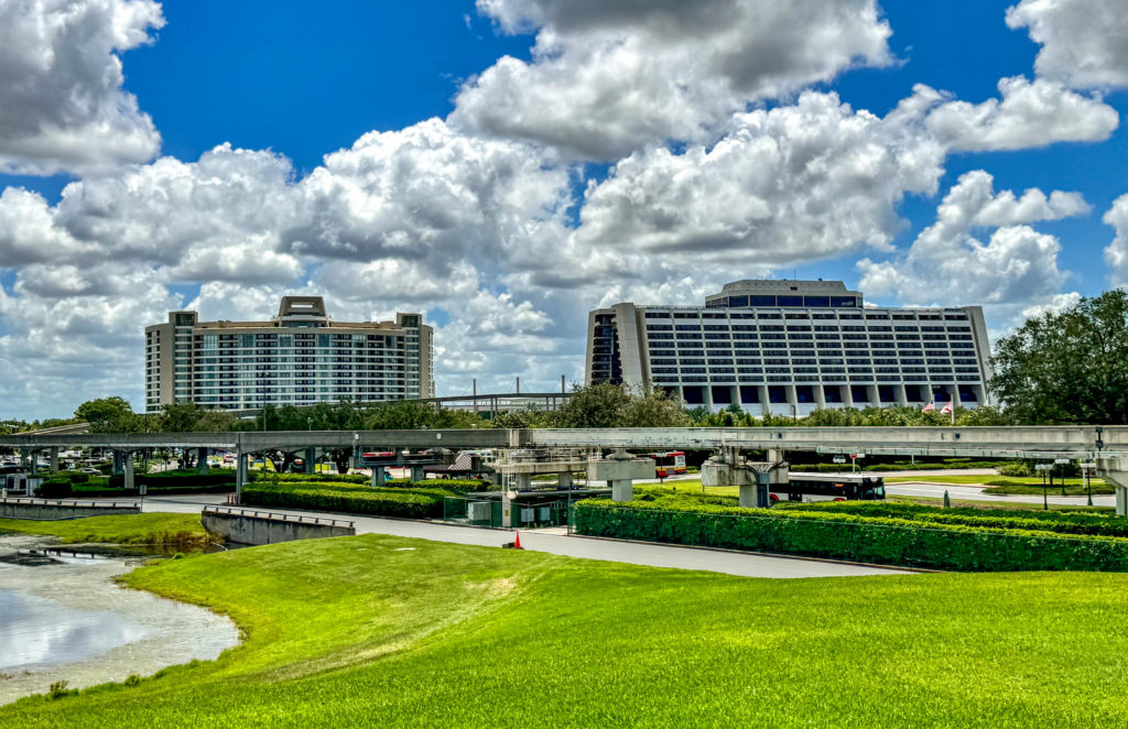 PHOTOS: Disney Vacation Club Villa &amp; Villains Lounge at Bay Lake Tower Tour Post Image