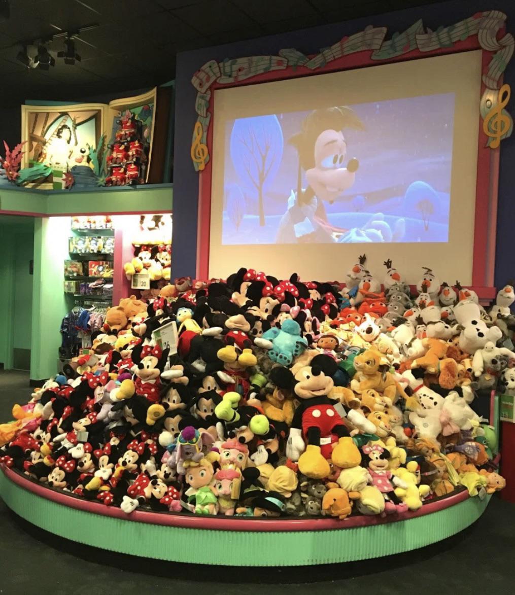 Disney Celebrates the Opening of the First Disney Store in Latin America Post Image
