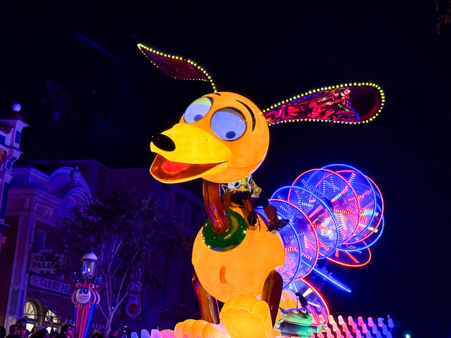 WATCH: Smoke Seen During Paint the Night as ‘Little Mermaid’ Float Malfunctions Post Image