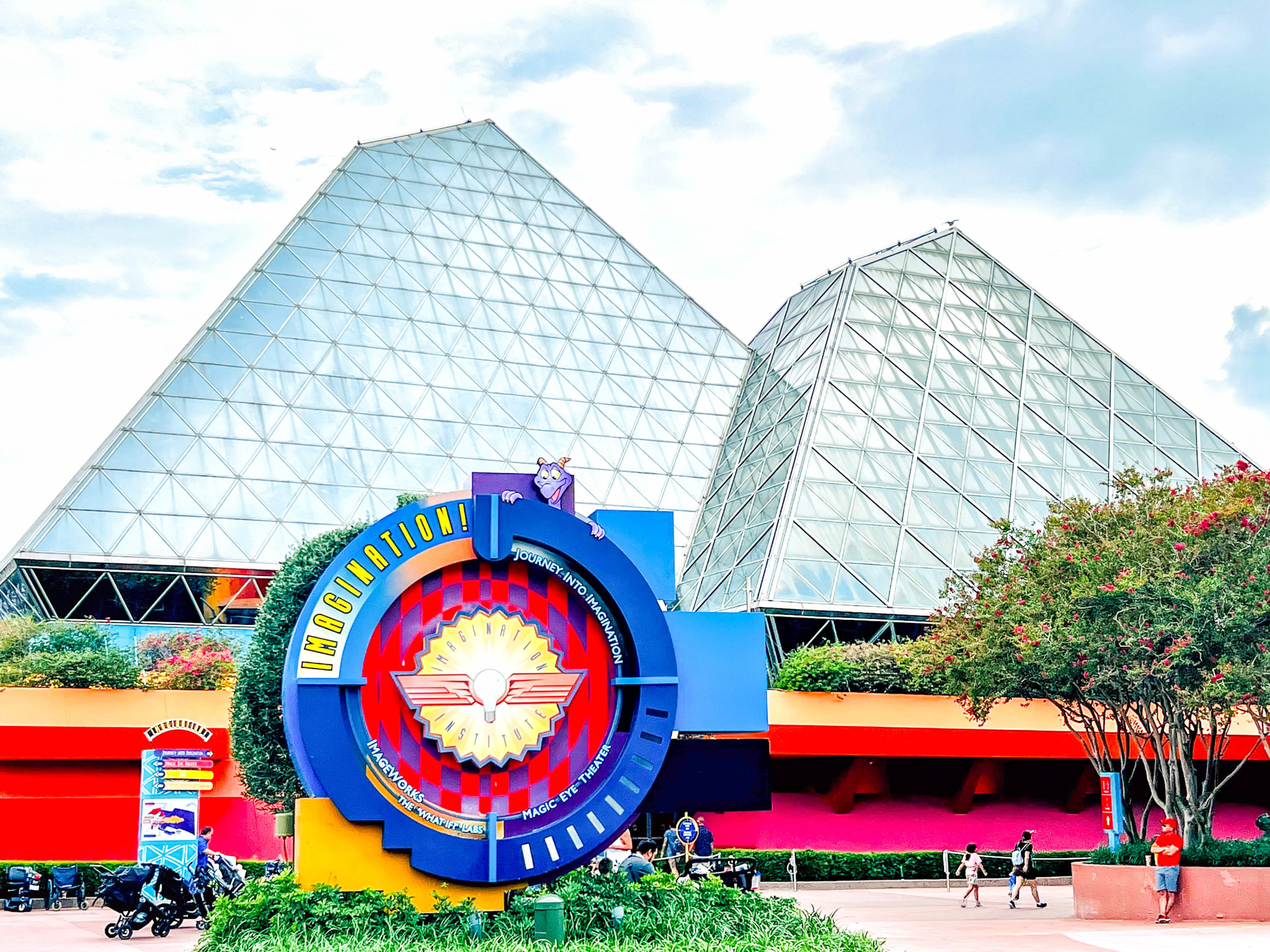 Mickey and Minnie Debut New Travel-Inspired Costumes in EPCOT’s ImaginAtrium — A Member Lounge Post Image