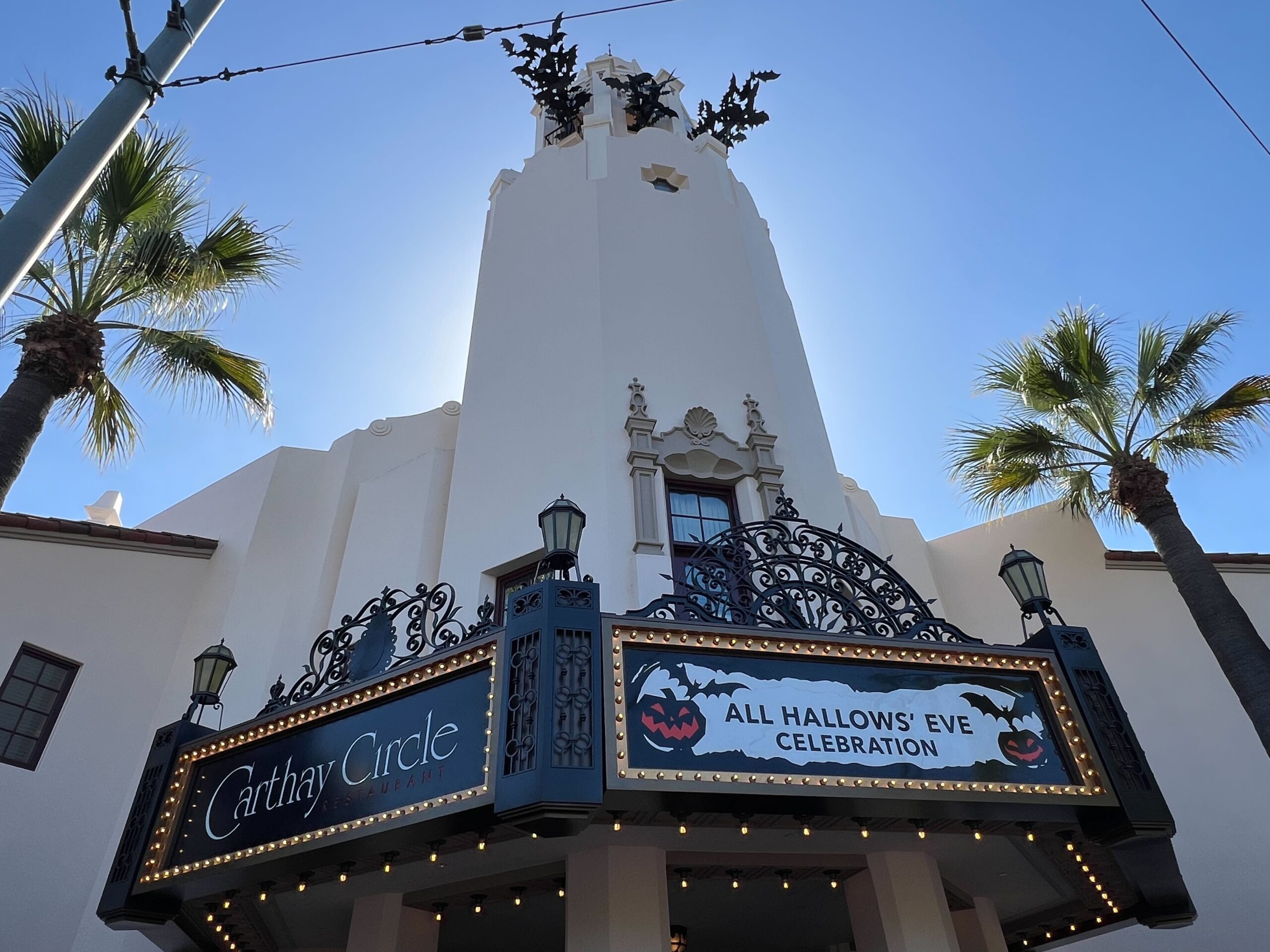 Hocus Pocus Display and The Witch and Poison Apple Mug Arrives at Carthay Circle Lounge Post Image