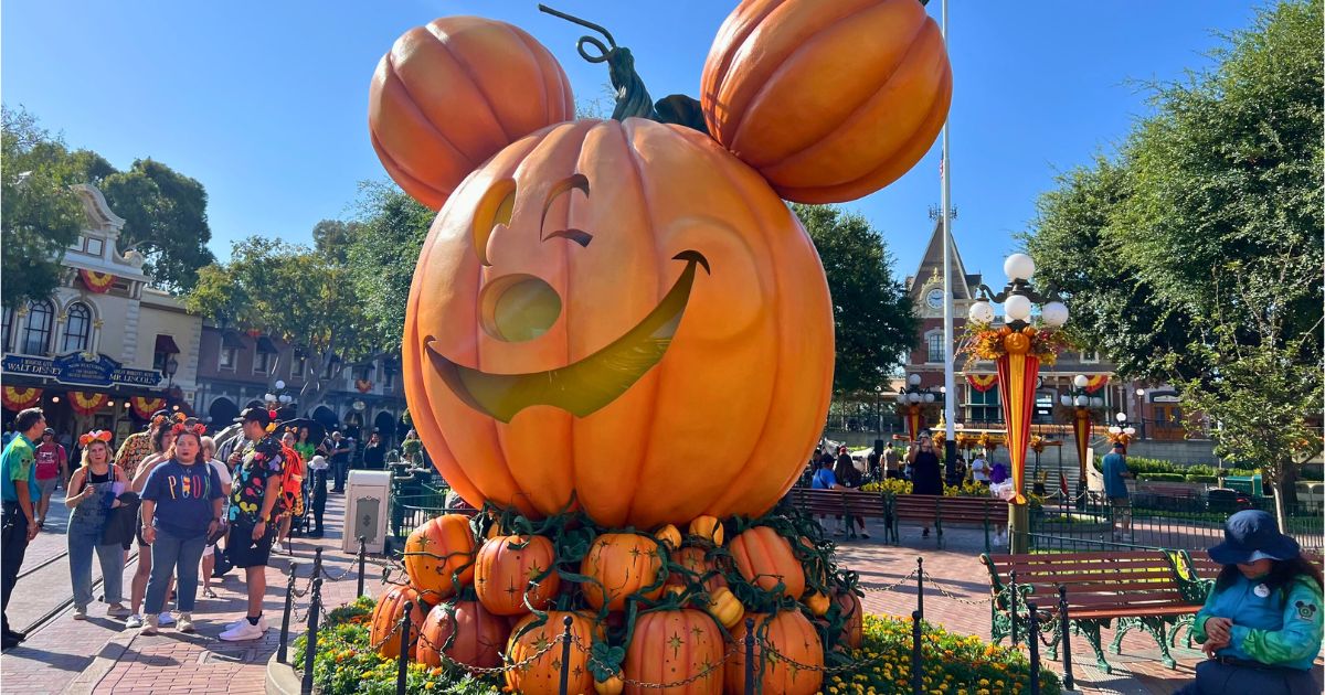 Head to Downtown Disney TONIGHT to Watch ‘Haunted Mansion’! Post Image